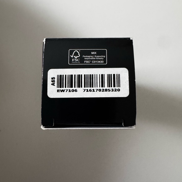 Brand New Bobbi Brown Weightless Skin Foundation with SPF 15 Shade Golden NWT - Picture 8 of 9